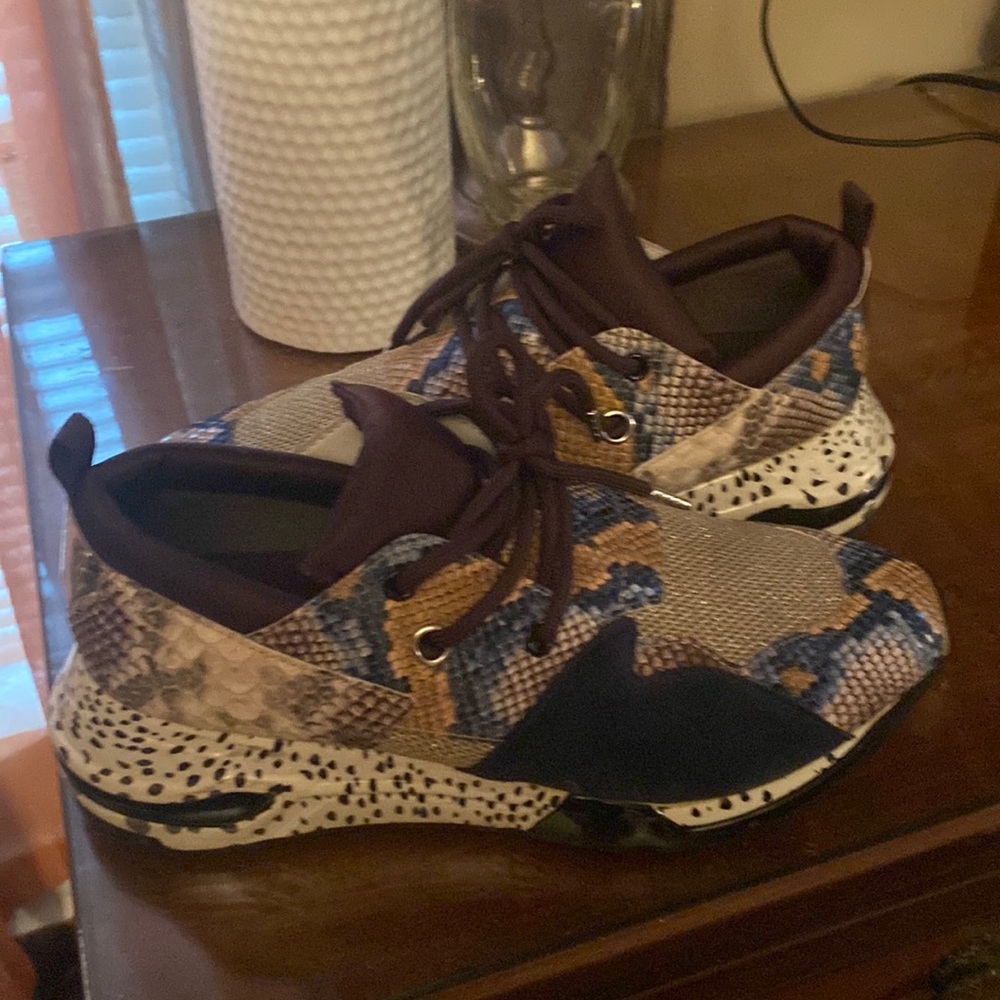 These are multi color worn a handful of times they are a lil too big for me